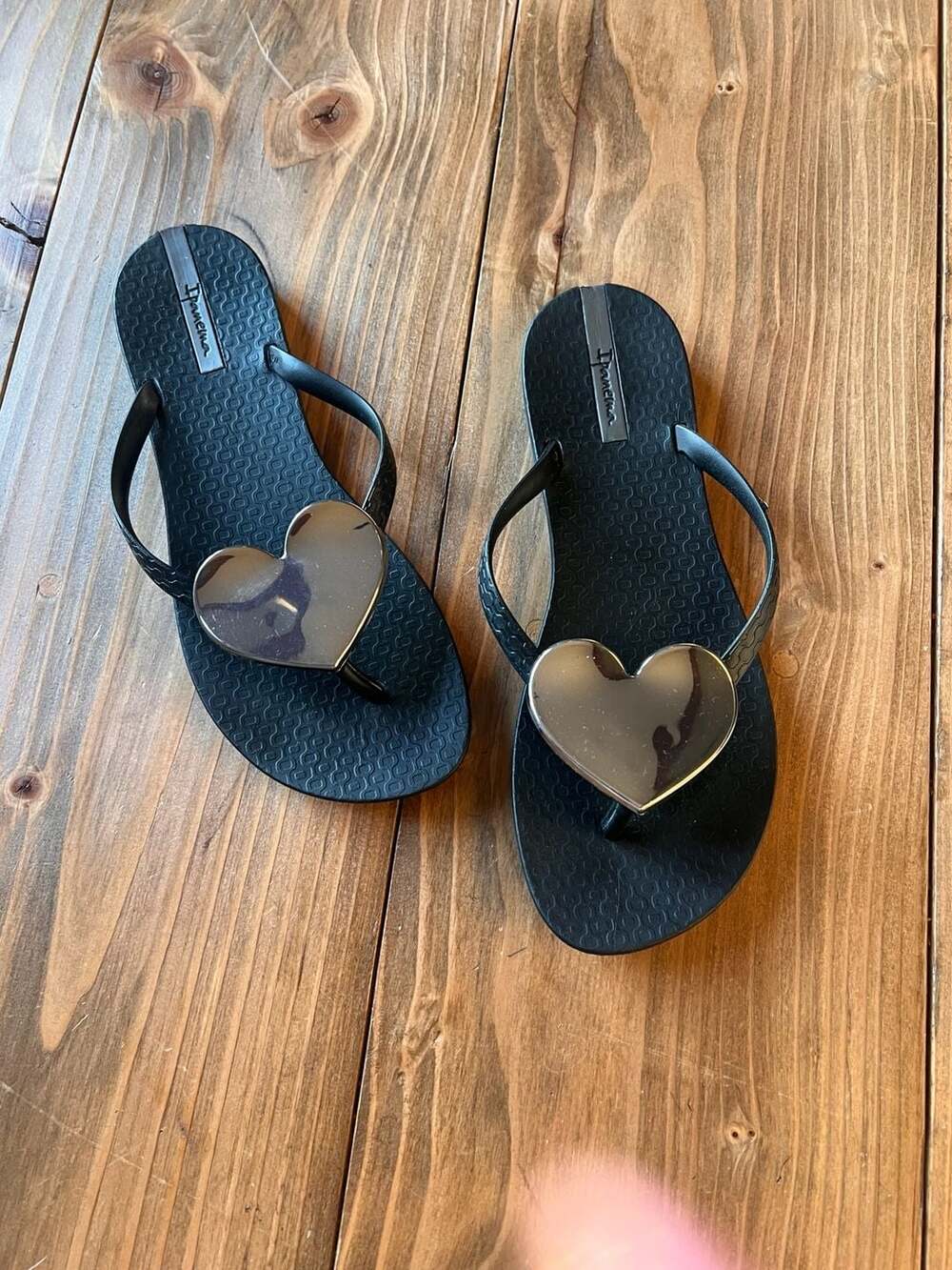 Ipanema Black Heart Thong Sandals Size 7